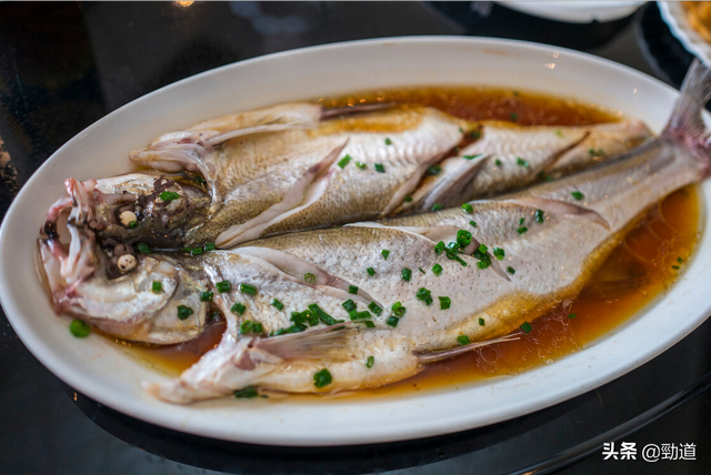 乌镇的美食有哪些，乌镇的美食介绍（有你不容错过的地方美食）