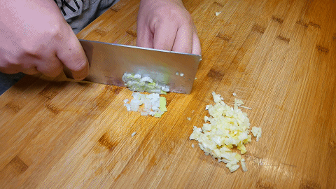 虾蘸料怎么调好吃，水煮虾蘸料怎么调好吃（清蒸大虾的蘸料怎么做）