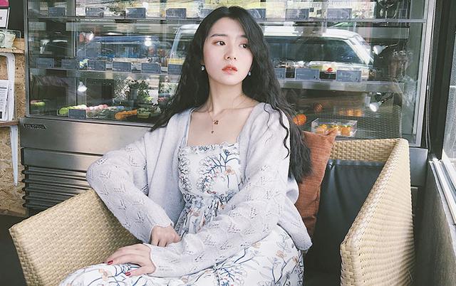 沙漏型身材适合穿什么衣服，沙漏型身材不适合穿什么样的衣服（沙漏身材简搭三法则）