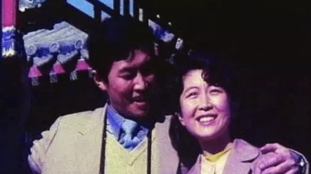 唐国强两段情：前妻除夕夜自杀，二婚娶小12岁妻子，成人生赢家