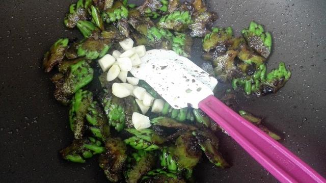 苦瓜怎么做不苦，苦瓜要怎么做才不苦而且还脆（学会了夏天隔三岔五吃）