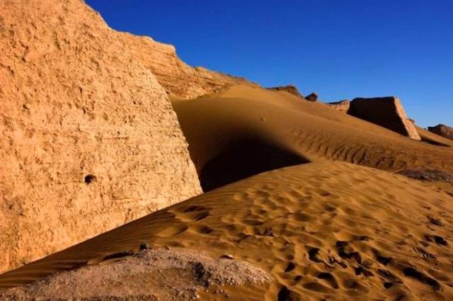 秦时明月汉时关万里长征人未还，秦时明月汉时关万里长征人未还什么意思（王昌龄很冷门的一首诗）