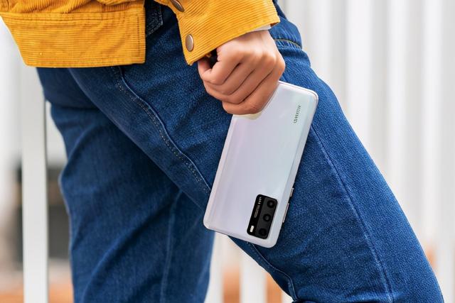 oppo和华为，懂行的人建议买oppo还是华为（OPPO和华为哪个更给力）