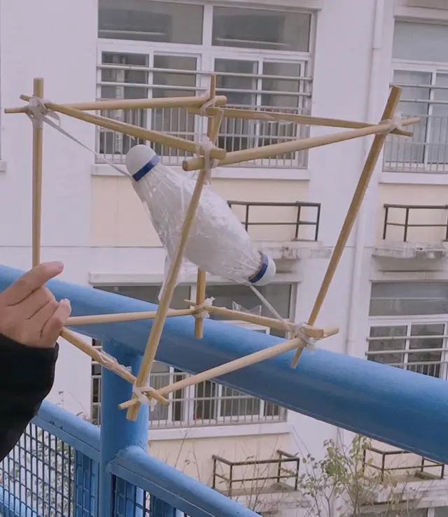 鸡蛋撞地球的做法，鸡蛋撞地球制作方法（“鸡蛋撞地球”—玩转科技秀）