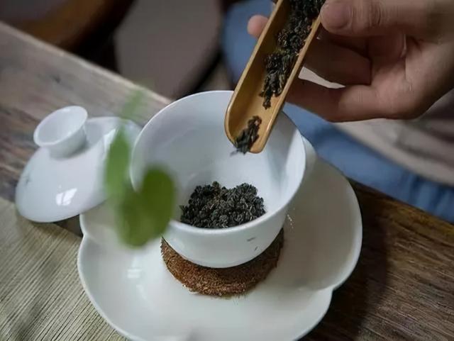 茶氨酸的功效与作用，多巴胺茶氨酸的功效与作用（茶叶中的茶氨酸是什么）