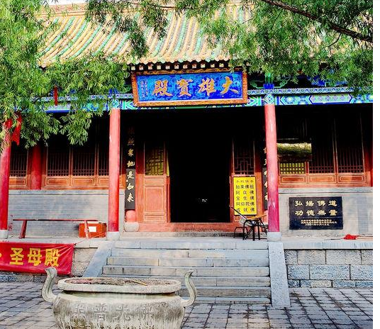 僧、尼、道共居一山修行  承德丰宁白云古洞景区，僧、尼、道共居一山修行（有一桥飞架两山之间的千年古刹）