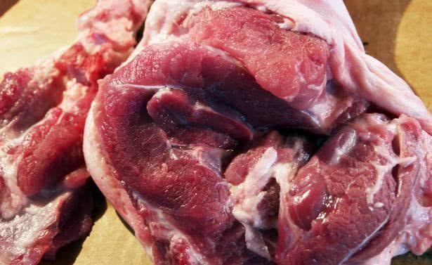 猪头肉和肘子肉哪个好吃，猪头肉和猪肘子肉哪个贵（猪肘子、猪蹄、猪腿肉）