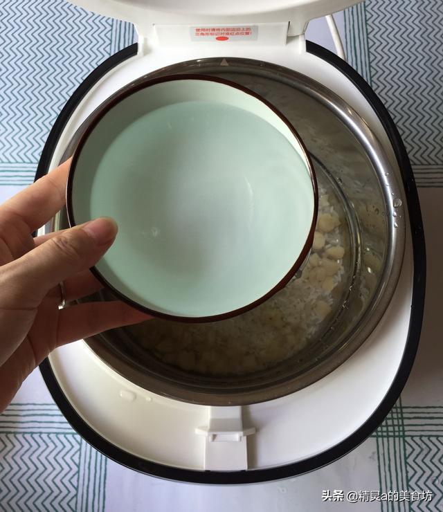 熬大米粥的做法，养胃大米粥的家常做法（熬大米粥的时候）