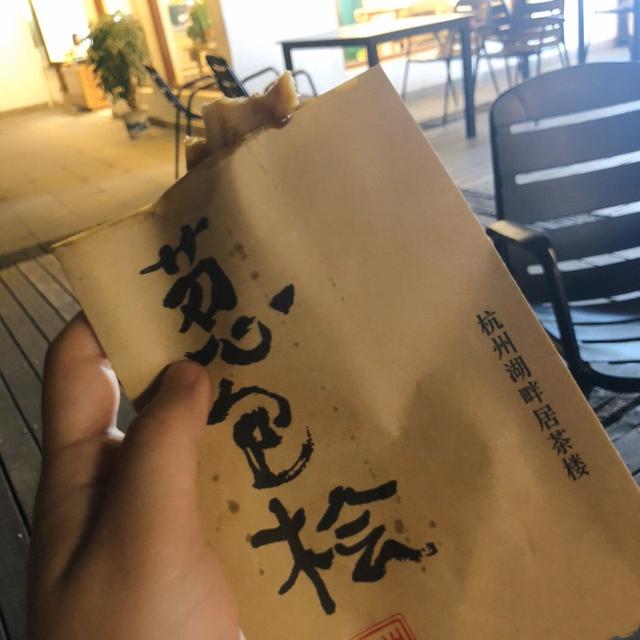 杭州有什么好吃的，杭州西湖边上有哪些好吃的餐馆（也要吃这6种美食）