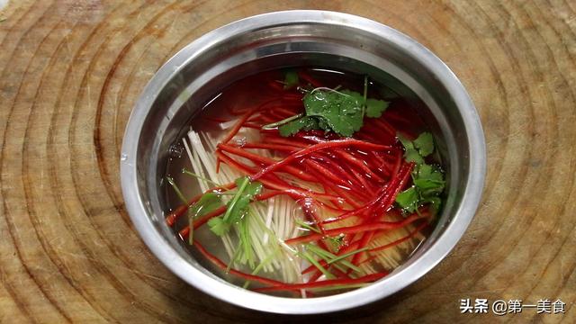 鲈鱼蒸多久最佳时间，一斤鲈鱼蒸多久最佳时间（不然鲈鱼不鲜也不嫩）