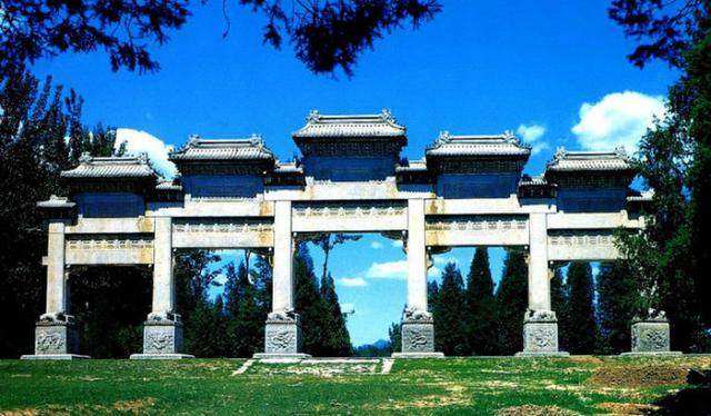 牌坊是什么意思，立牌坊说贞洁是什么意思（欣赏一组壮观的中国牌楼）