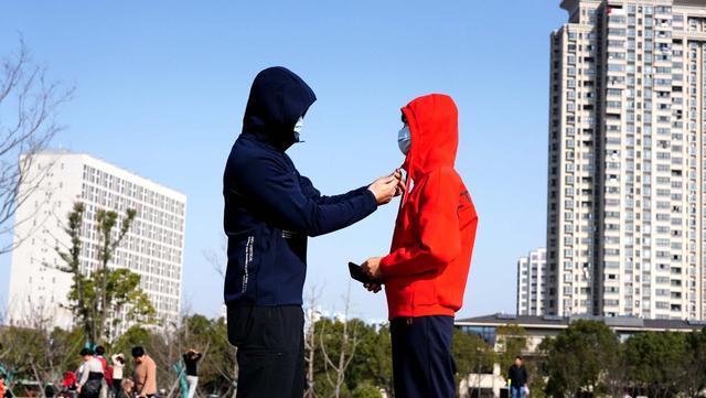 沙里瓦是什么意思，沙乌沙里瓦是什么意思（新年用红蓝新衣组CP-沙乐华男女羽绒服）