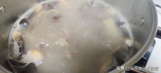 羊杂汤最简单的做法，羊杂汤怎么做好吃又简单的做法（30分钟做好一碗滋味醇厚的羊杂汤）