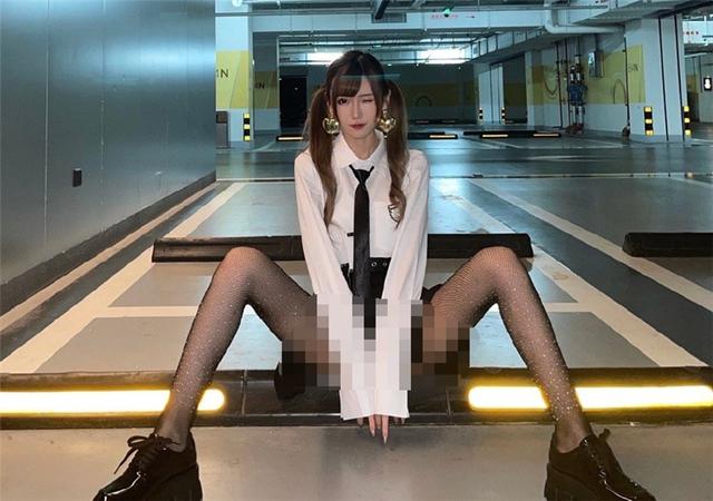 齐b小短裙游戏怎么玩，变态单机游戏盒子（腐团儿COS很大胆）