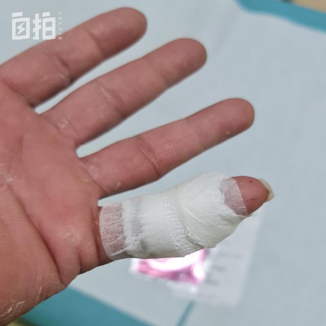 想去酒吧吉他弹唱不知道买多少价位的吉他《电箱琴》合适，电箱吉他性价比（没想到突然成了中国网红）
