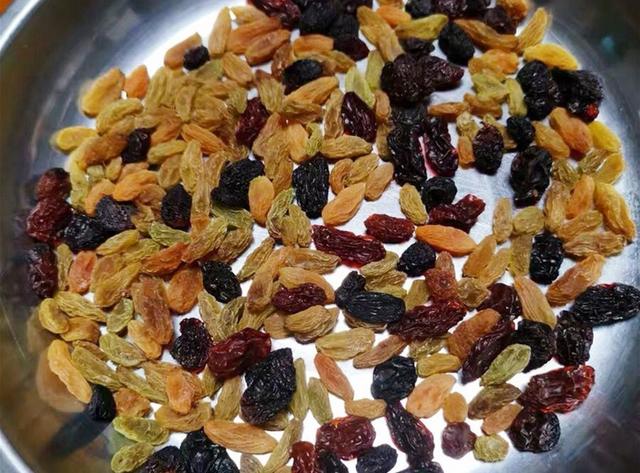 葡萄干的正确吃法，葡萄干正确的吃法（教你正确吃法，涨知识了）