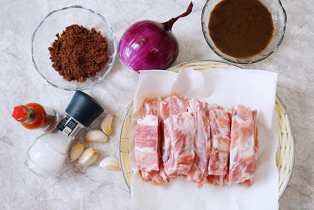 香烤猪排怎么做，香烤猪排怎么做好吃（我和家人就爱这样吃烤猪排）