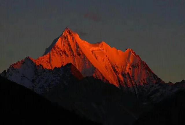 稻城海拔是多少，稻城海拔多少米会有高原反应吗有老虎吗（为什么有些游客说不去后悔一生）