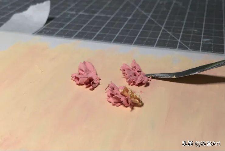 送给母亲节的画怎么画，母亲节送给母亲的画怎么画（用油画棒画立体康乃馨）