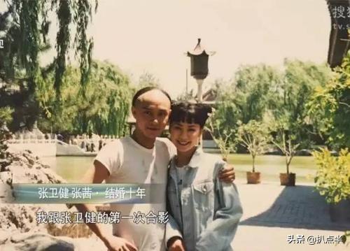 “最爱宣萱”的张卫健为何转身娶了张茜？相伴22载至今无子