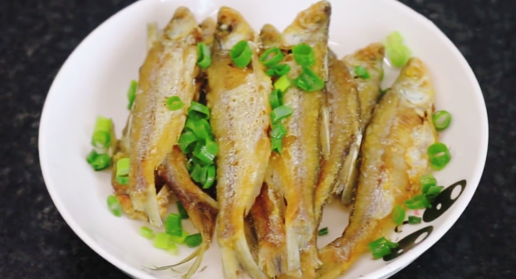 圖片[5]-【香煎小魚】做法步驟圖 記住這一點 不粘鍋不破皮-起舞食譜網