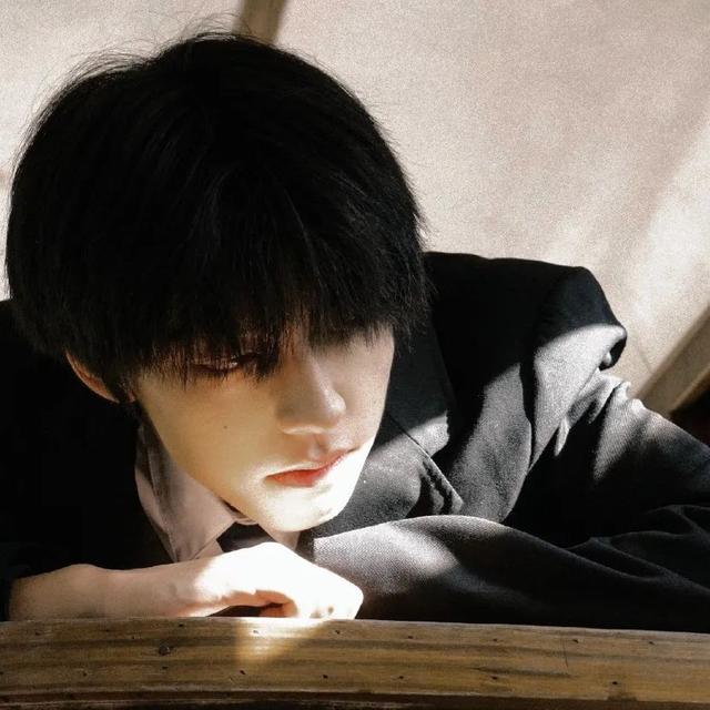 最凉不过人心图片，最凉不过人心，微信头像（也觉得冷可我不会拥抱别人）