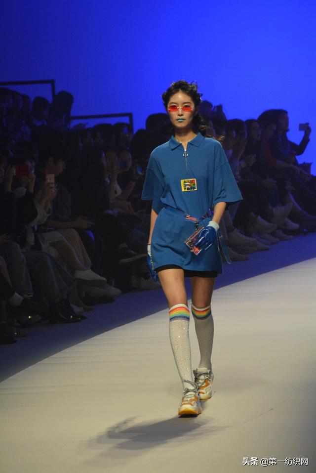 a21是以纯吗，a21 以纯（以纯线上品牌A21登陆春季广东时装周）