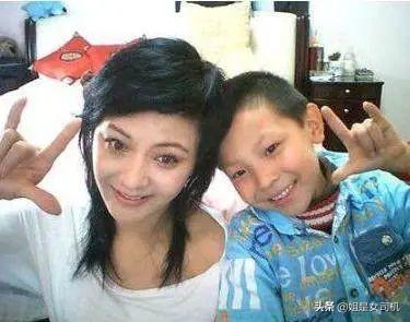 微博控的歌词，微博控王力宏（那英这十年）