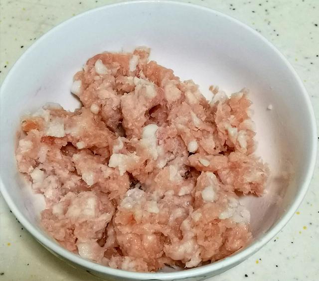 红薯粉怎么做好吃，炒红薯粉怎么做好吃（红薯粉的好吃做法）