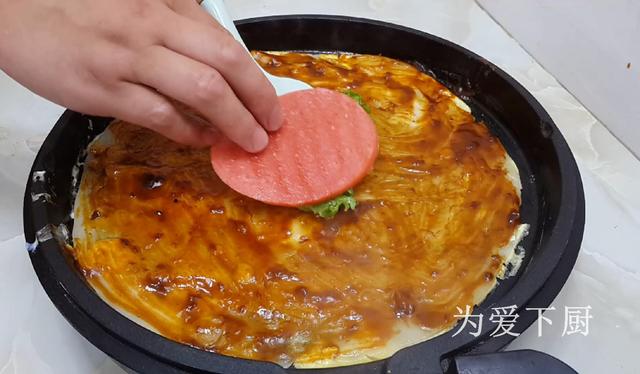 家常蛋饼的做法，家常鸡蛋饼的做法（家庭鸡蛋饼简单做法）