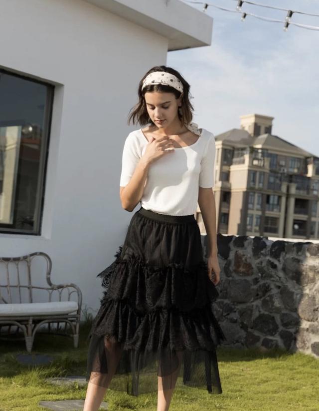 纱裙配什么上衣好看，纱裙的上衣搭配（让你绽放不一样的美丽）