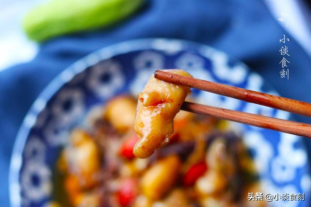 鸡脚筋在什么部位，鸡筋是哪个部位（鸡爪中最好吃的部位）
