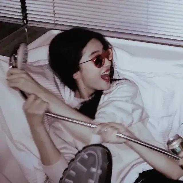 拽姐头像微信，拽姐头像（头像，一组超酷的墨镜拽姐头像）