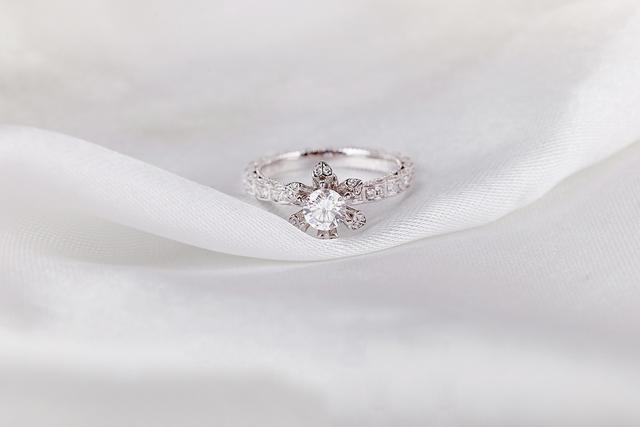 钻戒去哪里卖掉比较好 钻戒想卖掉到哪里卖，钻戒去哪里卖掉比较好（买钻戒是去专柜买还是私人定制、你还在被欺骗吗）