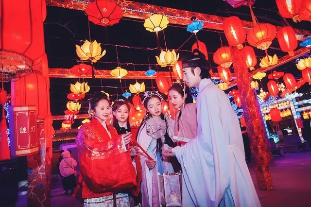 2020年大雁塔喷泉几点开始，大雁塔喷泉2020年12月（升级改版后的大雁塔喷泉表演时间公布）