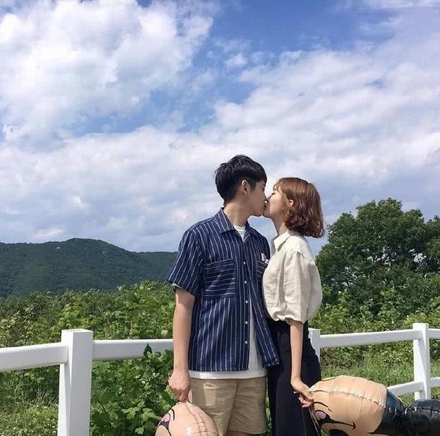 喜欢你的句子简短，喜欢你的句子简短四个字（一句顶十句的情话短句）