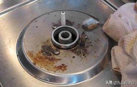 铜会生锈吗，纯铜、不锈钢卫浴五金也生锈（不锈钢为啥会生锈）