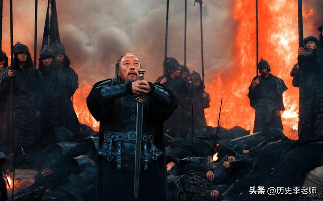 三国演义中的凤雏是谁，三国演义里的凤雏是谁（而司马懿的外号则很吓人）