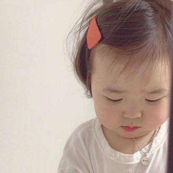 男生锁骨部位图，微信头像，男生锁骨部位图（有趣的肚子弹来弹去。）