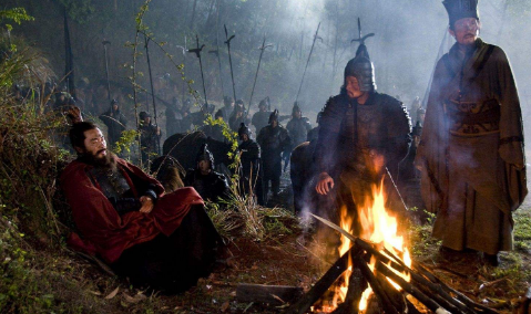 曹操败走华容道，三国曹操败走华容道在哪一集（曹操为什么非要沿这条路逃跑）