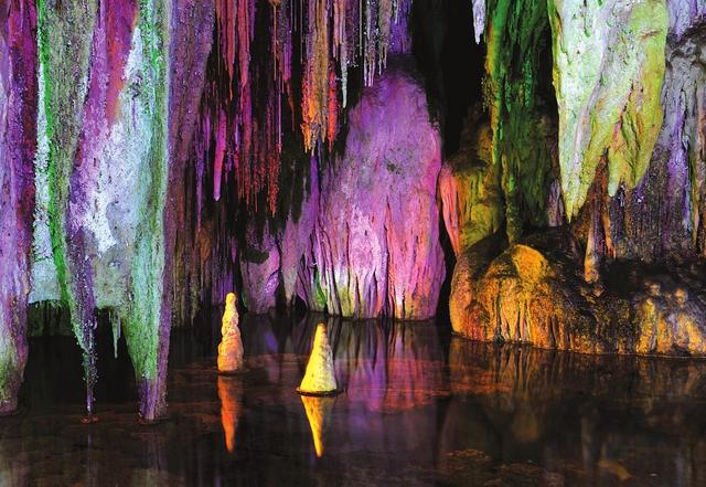 钟乳石是怎么形成的，钟乳石是怎样形成的（跟着世界自然遗产学知识）