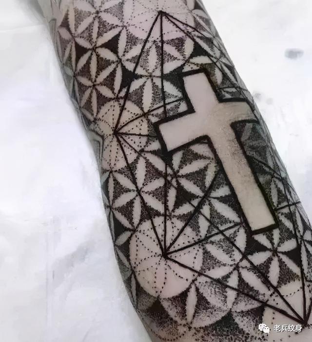 有寓意的纹身字母短，有寓意的纹身字母短句（这些纹身符号的背后含义）