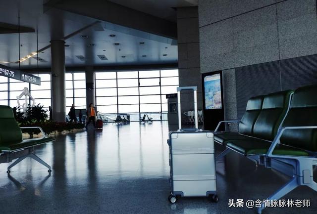 行李箱20寸有多大，行李箱26寸有多大（我们过国货90分金属登机箱使用心得。）