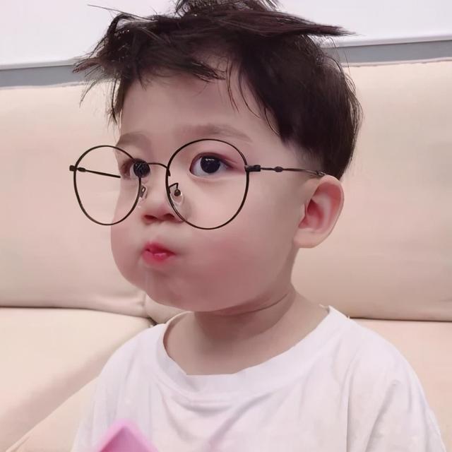 黄姓好听稀少的名字，黄姓有意思的名字（姓黄小孩子取名字男宝宝优秀卓越散发光芒-可爱点）