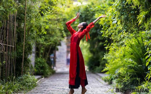 怎样练舞蹈基本功，自己在家怎么学舞蹈（学中国舞这些舞蹈的基本功）