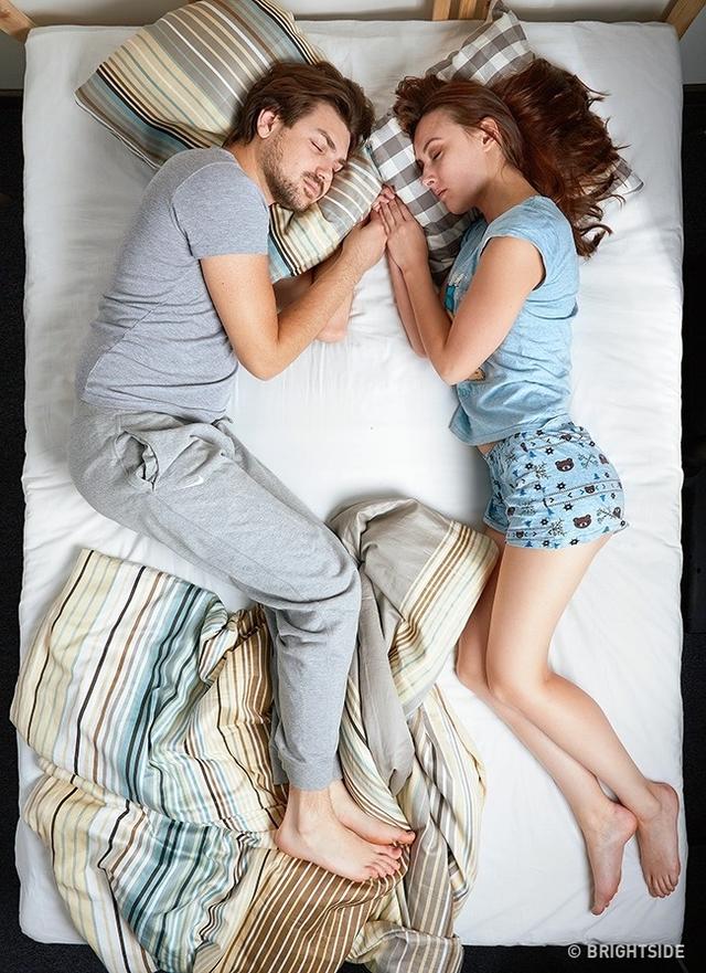 情侣间的十种睡姿，情侣最舒适的睡姿（你注意过自己和另一半的睡姿吗）