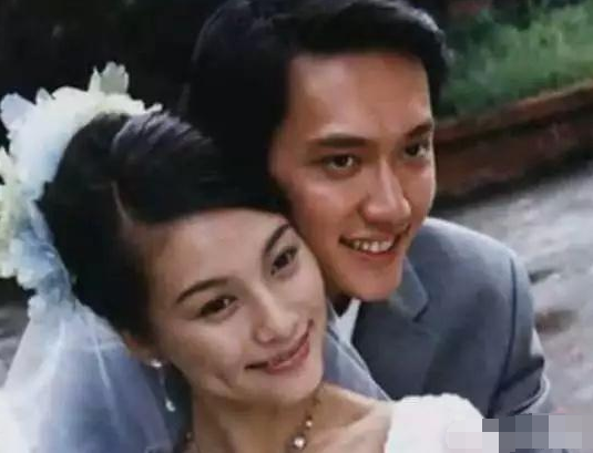 冯绍峰个人简历资料，1978年属什么生肖（还是冯绍峰前女友的她）