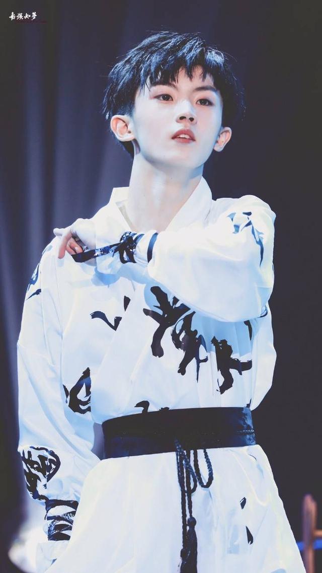 男生汉服帅气头像微信，男生汉服帅气头像（马嘉祺的古风造型太带感）