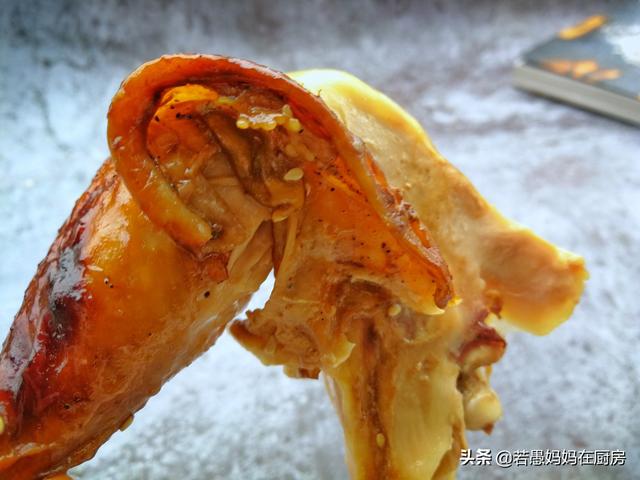 烤鸡用烤箱怎么烤 烤箱烤鸡的制作方法，烤鸡用烤箱怎么烤（儿子说烤一个不够解馋）