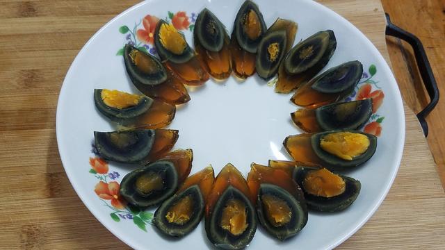 皮蛋怎么做好吃，皮蛋怎么做好吃零基础（做法简单又下饭）